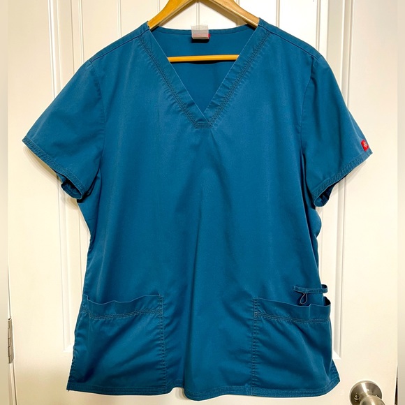 Dickies Gen Flex Women's 2-Pocket Stretch V-Neck Top Medical Scrubs - Picture 1 of 3